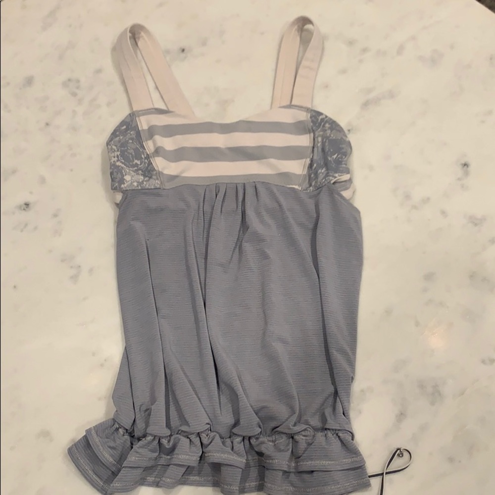 Lululemon workout top